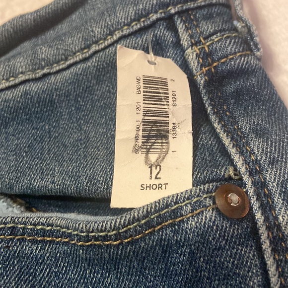 NWT OLD NAVY The Flirt Size 12 Short Boot Cut Blue Jeans - Picture 3 of 10
